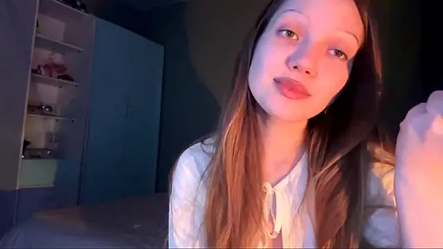 EmiIyKitty online show from 10-18-25, 08:31