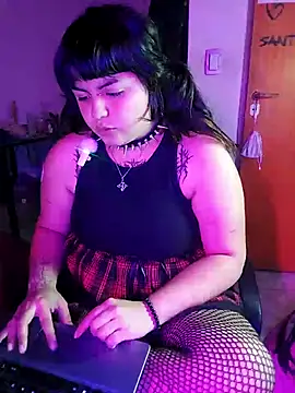 Snapshot of crucifxcked chatting on 10-08-25, 03:59 crucifxcked online show from 10-08-25, 03:59