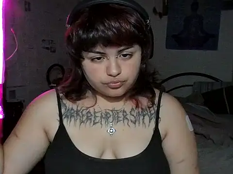 Snapshot of crucifxcked chatting on 10-20-25, 04:24 crucifxcked online show from 10-20-25, 04:24