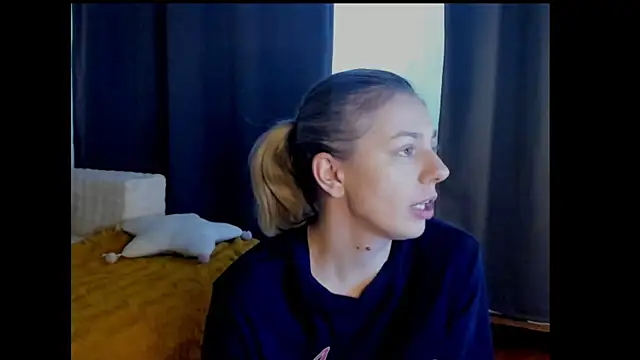 Snapshot of AnaLure chatting on 10-03-25, 06:54 AnaLure online show from 10-03-25, 06:54