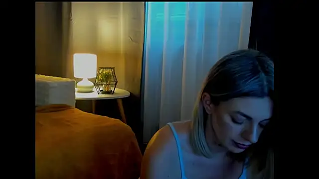 Snapshot of AnaLure chatting on 10-14-25, 03:24 AnaLure online show from 10-14-25, 03:24