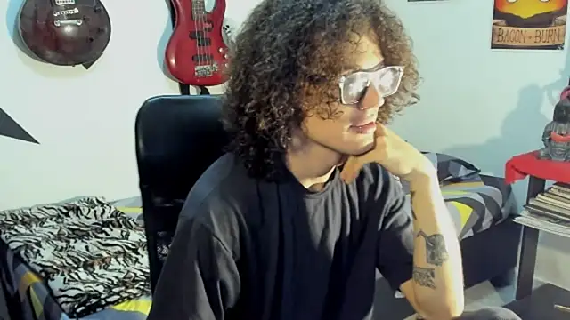 MikaelRizzzo online show from 10-27-25, 11:52