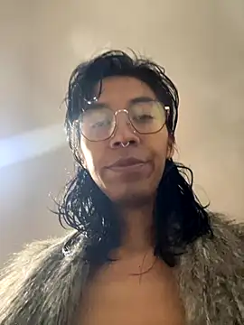 Snapshot of MadamLeRouge chatting on 10-12-25, 10:09 MadamLeRouge online show from 10-12-25, 10:09