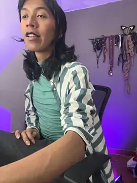 Snapshot of MadamLeRouge chatting on 11-05-25, 11:38 MadamLeRouge online show from 11-05-25, 11:38