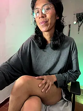 Snapshot of MadamLeRouge chatting on 11-06-25, 10:32 MadamLeRouge online show from 11-06-25, 10:32