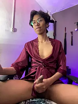 Snapshot of MadamLeRouge chatting on 11-08-25, 11:47 MadamLeRouge online show from 11-08-25, 11:47