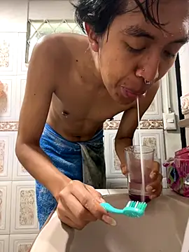 Snapshot of MadamLeRouge chatting on 12-05-25, 02:14 MadamLeRouge online show from 12-05-25, 02:14