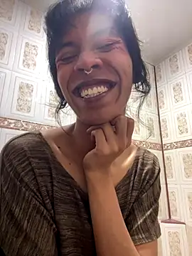 Snapshot of MadamLeRouge chatting on 12-14-25, 03:06 MadamLeRouge online show from 12-14-25, 03:06