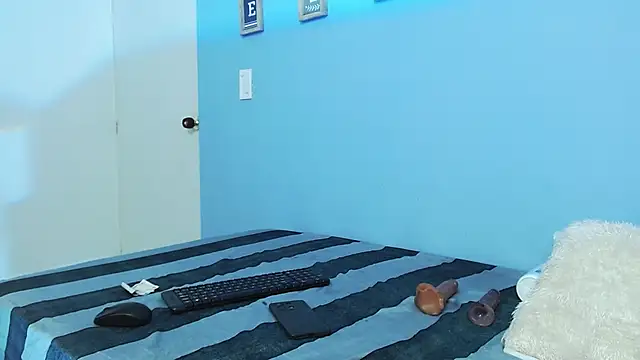 Snapshot of luna_hawks chatting on 10-24-25, 06:21 luna hawks online show from 10-24-25, 06:21