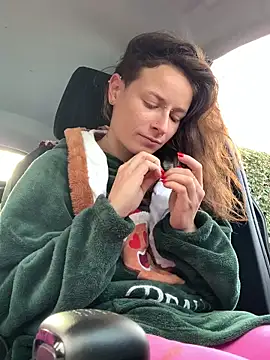 GoldenPussy1329 online show from 11-17-25, 09:37