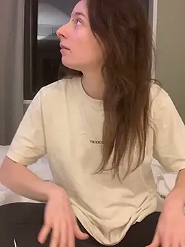 GoldenPussy1329 online show from 02-21-26, 12:00