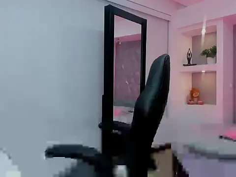 Snapshot of Maya_Rivers chatting on 10-10-25, 04:22 Maya Rivers online show from 10-10-25, 04:22