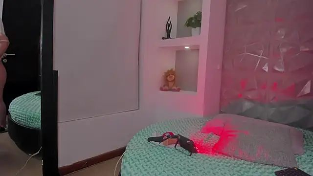 Snapshot of Maya_Rivers chatting on 10-22-25, 06:24 Maya Rivers online show from 10-22-25, 06:24