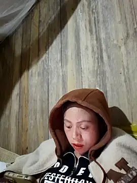 Tuyet xx online show from 10-28-25, 01:47