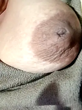 Hotmommax online show from 10-26-25, 06:25