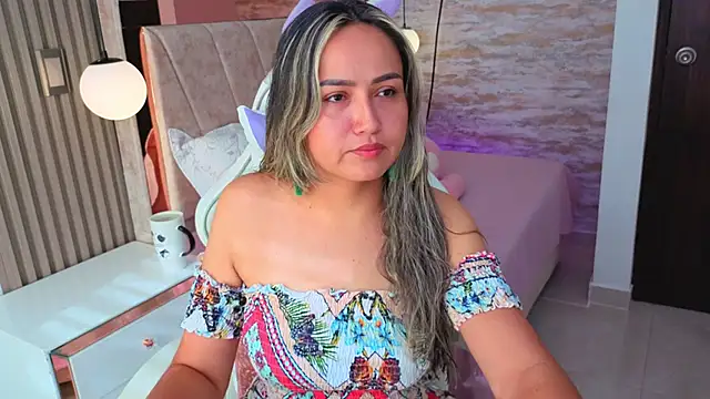 Snapshot of lila_cute1 chatting on 10-23-25, 01:10 lila cute1 online show from 10-23-25, 01:10