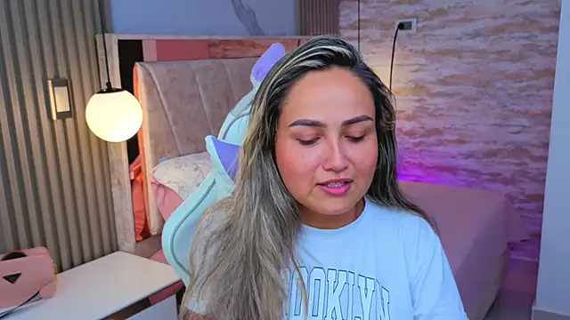 Snapshot of lila_cute1 chatting on 10-24-25, 08:16 lila cute1 online show from 10-24-25, 08:16