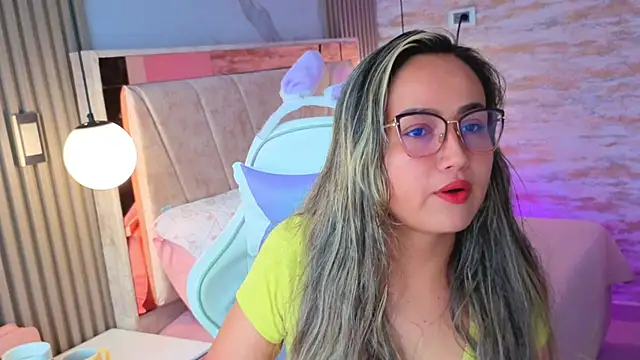 Snapshot of lila_cute1 chatting on 10-25-25, 12:23 lila cute1 online show from 10-25-25, 12:23