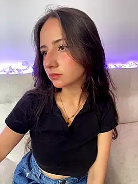 Snapshot of Amy-Bun chatting on 10-14-25, 02:18 Amy-Bun online show from 10-14-25, 02:18