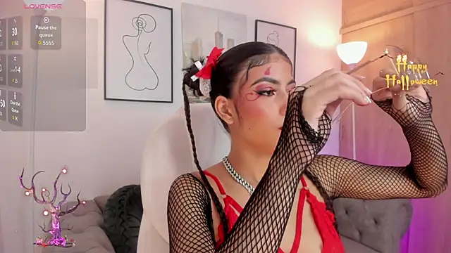 zaira wetsler online show from 10-18-25, 04:15