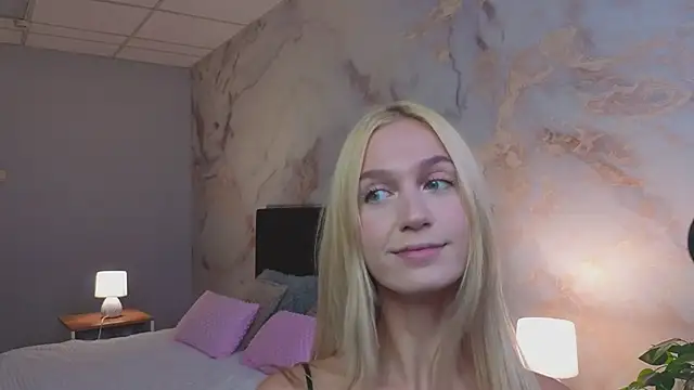 Snapshot of SerenaCrystall chatting on 06-02-26, 10:17 SerenaCrystall online show from 06-02-26, 10:17