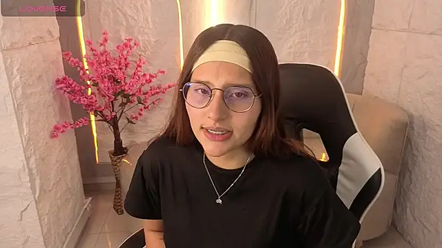 Nyx Tamy Tx  online show from 10-13-25, 01:00