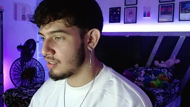 Snapshot of Sebasxxl12 chatting on 10-04-25, 10:52 Sebasxxl12 online show from 10-04-25, 10:52