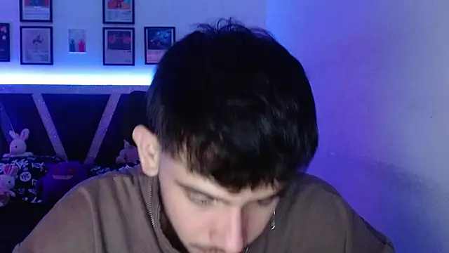 Snapshot of Sebasxxl12 chatting on 10-11-25, 01:42 Sebasxxl12 online show from 10-11-25, 01:42