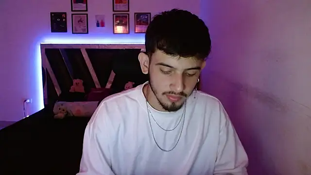 Snapshot of Sebasxxl12 chatting on 12-14-25, 10:25 Sebasxxl12 online show from 12-14-25, 10:25