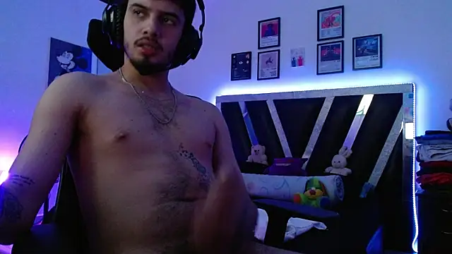 Snapshot of Sebasxxl12 chatting on 12-15-25, 10:30 Sebasxxl12 online show from 12-15-25, 10:30