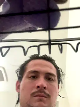 Snapshot of itsthecatchh chatting on 10-31-25, 10:55 itsthecatchh online show from 10-31-25, 10:55