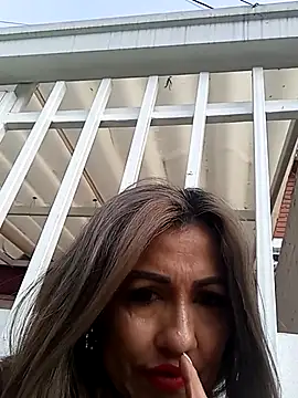 Snapshot of chloe__Jones_ chatting on 11-10-25, 12:15 chloe Jones online show from 11-10-25, 12:15