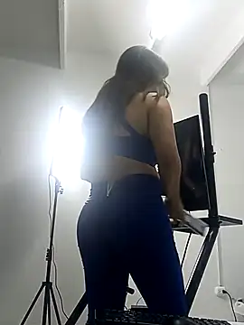 chloe  Jones  online show from 11-12-25, 12:38