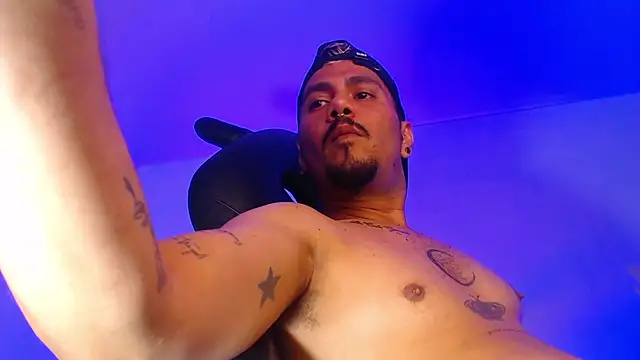 Snapshot of GSUS_PATRICK chatting on 10-21-25, 01:17 GSUS PATRICK online show from 10-21-25, 01:17