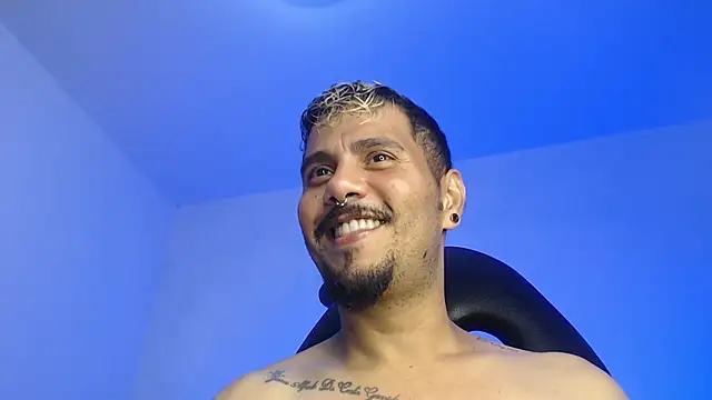 Snapshot of GSUS_PATRICK chatting on 10-22-25, 01:00 GSUS PATRICK online show from 10-22-25, 01:00