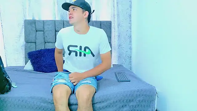 Laura King online show from 10-15-25, 06:52