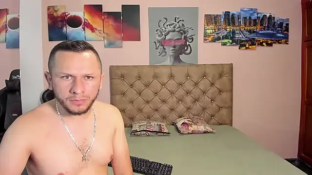 Snapshot of scarlett_vex chatting on 10-31-25, 01:06 scarlett vex online show from 10-31-25, 01:06