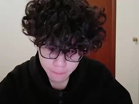 Snapshot of hangzi-0011 chatting on 11-02-25, 12:07 hangzi-0011 online show from 11-02-25, 12:07