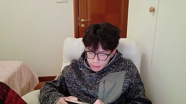 Snapshot of hangzi-0011 chatting on 11-13-25, 06:01 hangzi-0011 online show from 11-13-25, 06:01