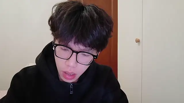 Snapshot of hangzi-0011 chatting on 11-17-25, 11:16 hangzi-0011 online show from 11-17-25, 11:16