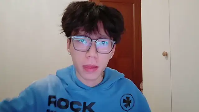 Snapshot of hangzi-0011 chatting on 11-24-25, 11:10 hangzi-0011 online show from 11-24-25, 11:10