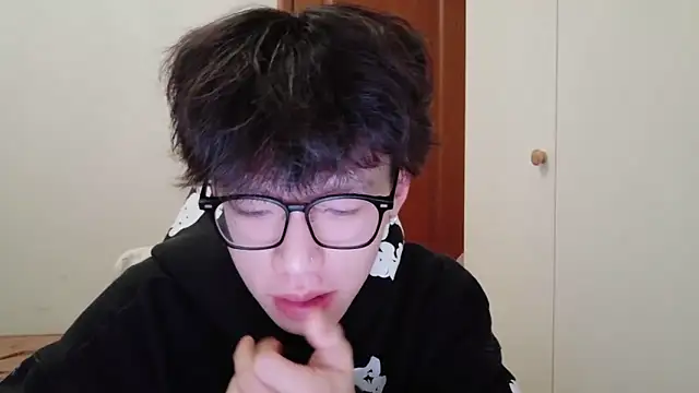 Snapshot of hangzi-0011 chatting on 11-26-25, 12:39 hangzi-0011 online show from 11-26-25, 12:39