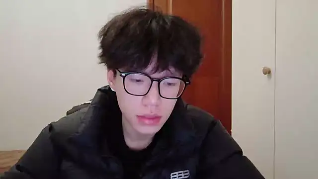 Snapshot of hangzi-0011 chatting on 11-29-25, 11:57 hangzi-0011 online show from 11-29-25, 11:57