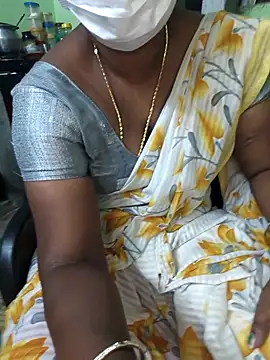 Snapshot of Tamilselviroja- chatting on 10-20-25, 03:45 Tamilselviroja- online show from 10-20-25, 03:45