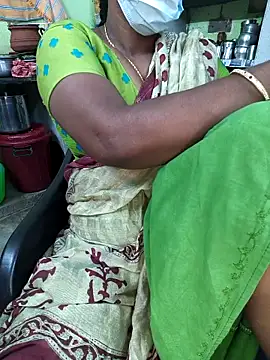 Snapshot of Tamilselviroja- chatting on 10-22-25, 04:07 Tamilselviroja- online show from 10-22-25, 04:07