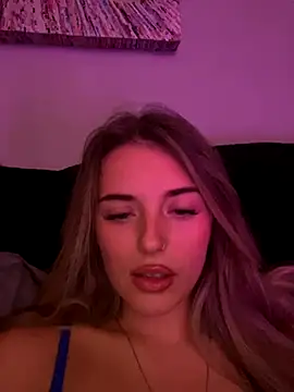 EllieEllxx online show from 10-18-25, 07:14