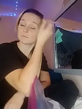 Queen2454 online show from 10-20-25, 07:58