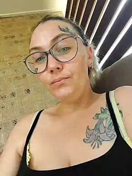 Snapshot of Sinful_Kait_XX chatting on 11-10-25, 02:43 Sinful Kait XX online show from 11-10-25, 02:43