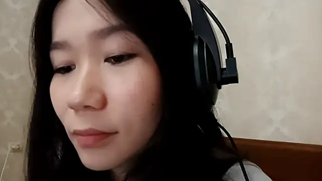 Snapshot of YukiShaapan chatting on 10-08-25, 10:13 YukiShaapan online show from 10-08-25, 10:13