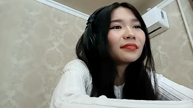 Snapshot of YukiShaapan chatting on 10-09-25, 10:13 YukiShaapan online show from 10-09-25, 10:13